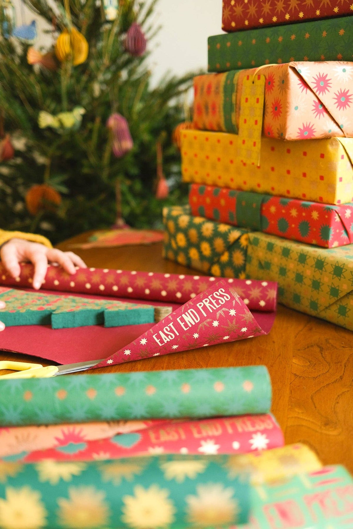Festive Gift Wrap: Ruby Stars